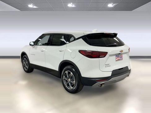 Used 2025 Chevrolet Blazer LT image 3