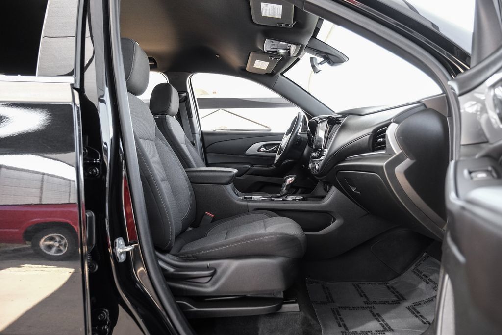 Used 2022 Chevrolet Traverse LT FWD image 35
