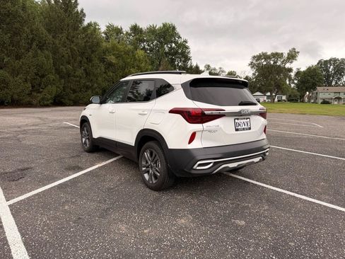Used 2023 Kia Seltos S w/ Navigation Package AWD/4WD image 5