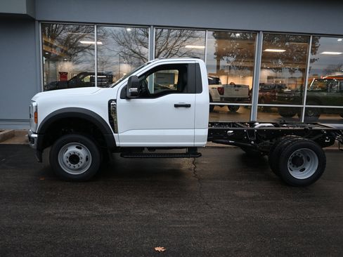 New 2026 Ford F450 XL w/ XL Chrome Package RWD image 2
