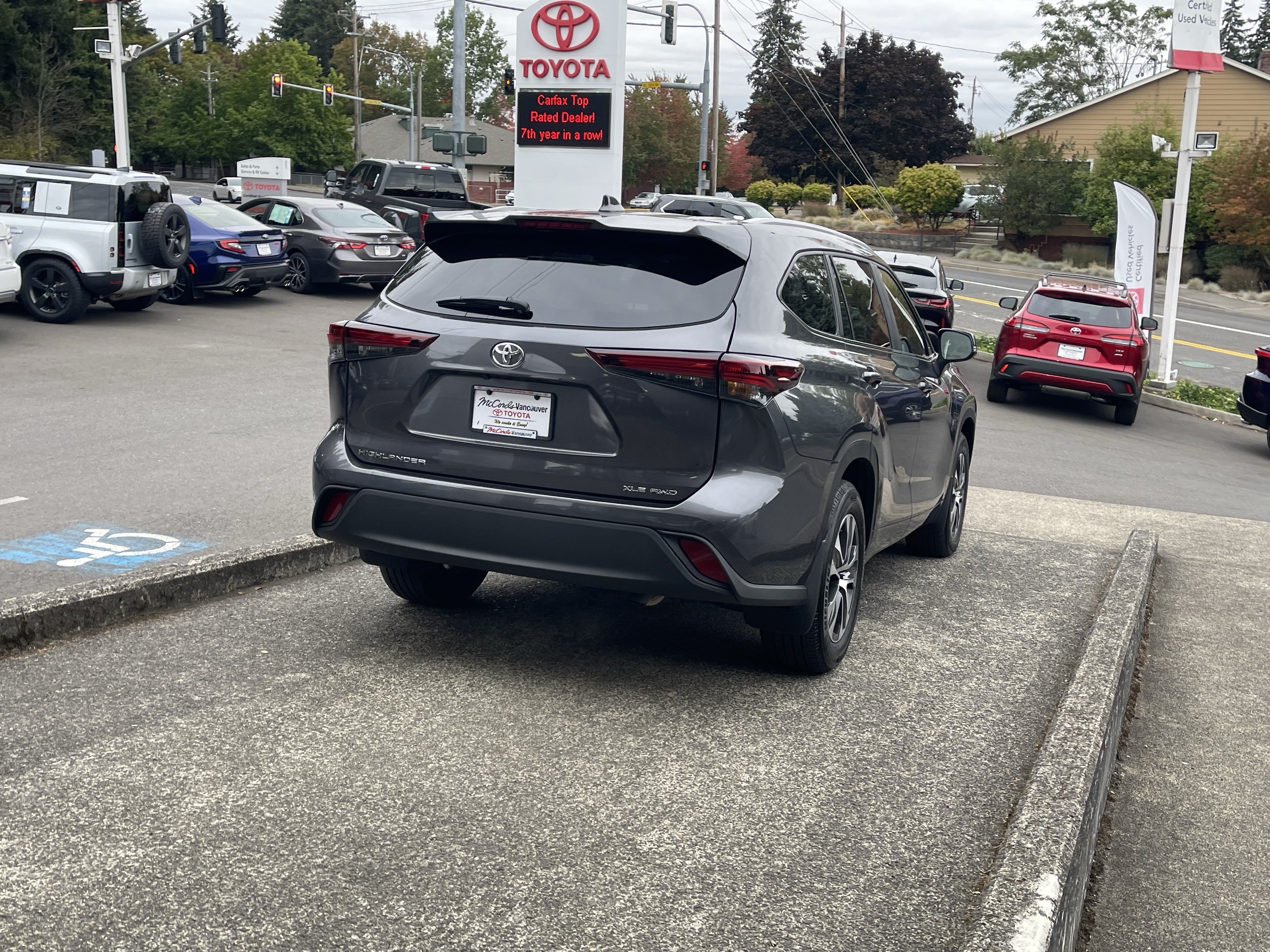 Certified 2025 Toyota Highlander XLE AWD/4WD image 6