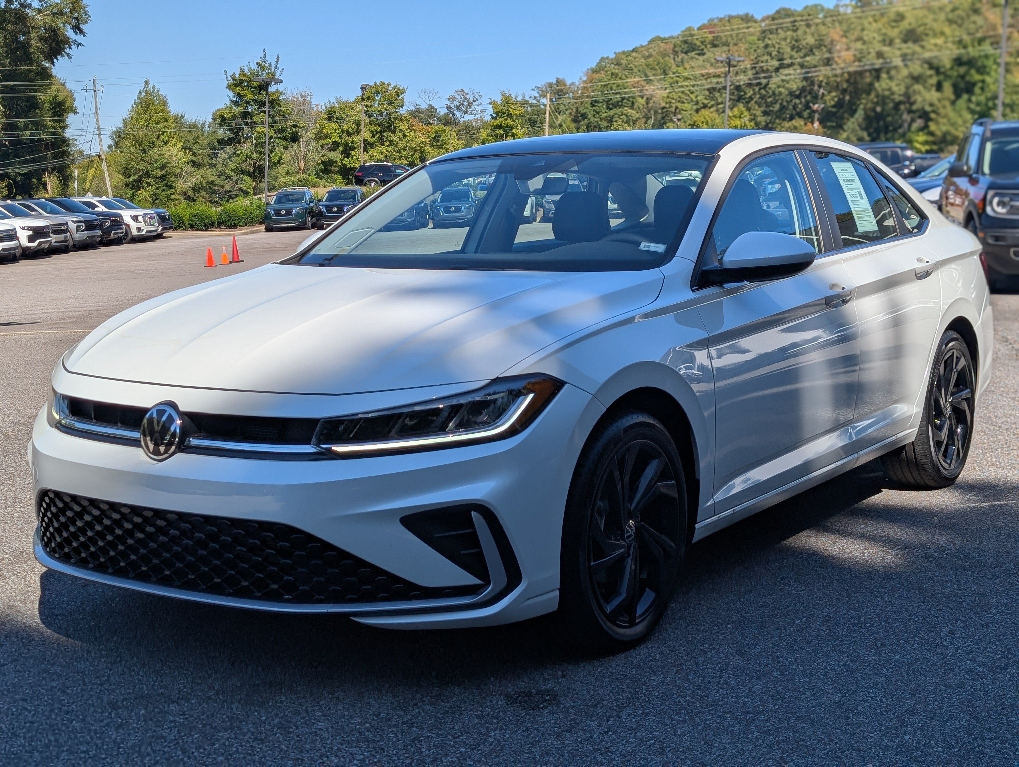 Used 2026 Volkswagen Jetta SE FWD image 5