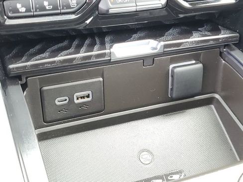 Used 2024 GMC Yukon XL Denali AWD/4WD image 18