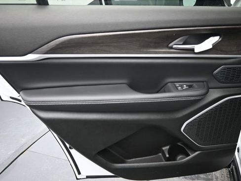 New 2026 Jeep Grand Cherokee L Limited image 17