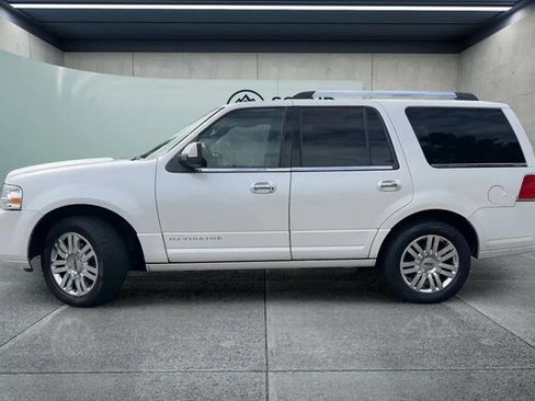 Used 2012 Lincoln Navigator 4WD image 2