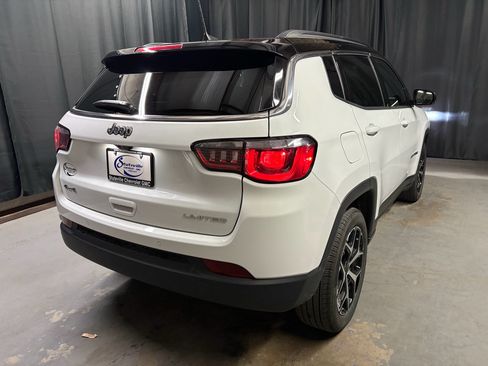 Used 2025 Jeep Compass Limited AWD/4WD image 5