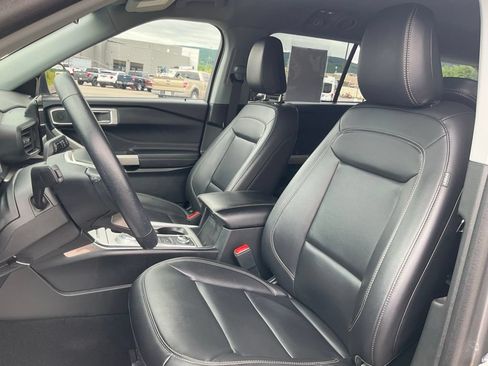 Used 2023 Ford Explorer XLT w/ Equipment Group 202A AWD/4WD image 14