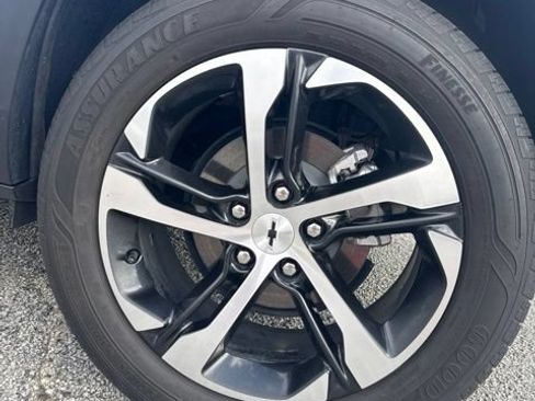 Used 2024 Chevrolet Trax RS FWD image 11