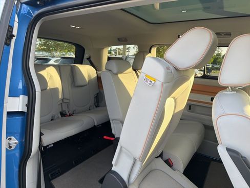 Used 2025 Volkswagen ID. Buzz 1st Edition image 17