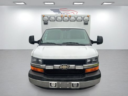 Used 2011 Chevrolet Express 4500 w/ Ambulance Package RWD image 2
