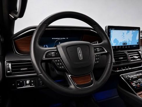 Used 2022 Lincoln Navigator L Reserve AWD/4WD image 25