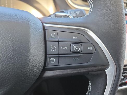 New 2025 Jeep Grand Cherokee L Limited w/ Luxury Tech Group II image 18