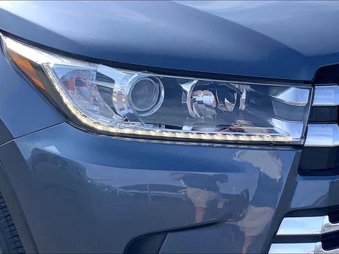 Used 2018 Toyota Highlander Limited Platinum AWD/4WD image 28