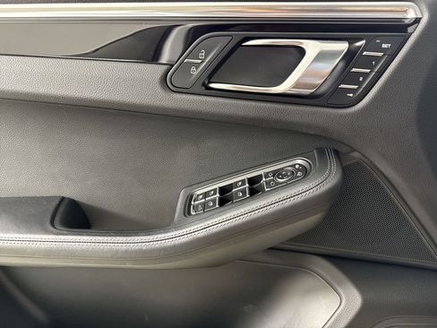 Certified 2020 Porsche Macan AWD/4WD image 33