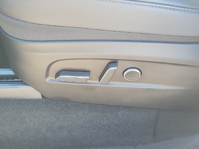 Used 2026 Tesla Model Y Long Range RWD image 23