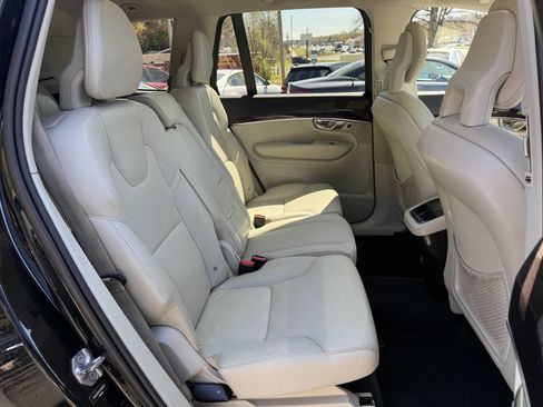 Used 2017 Volvo XC90 T6 Momentum w/ Vision Package image 17