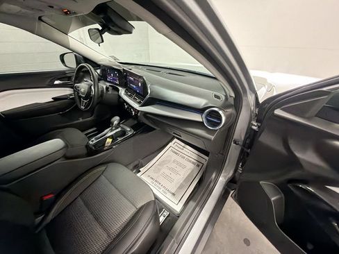 Used 2025 Chevrolet Trax LT w/ Driver Confidence Package FWD image 26