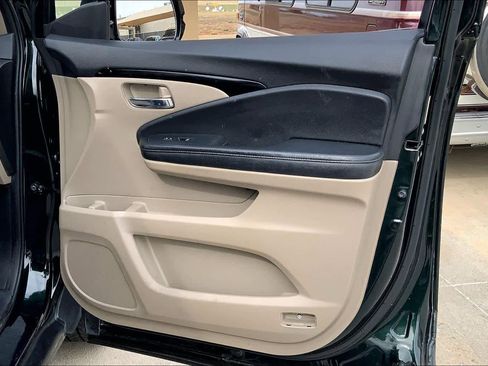 Used 2016 Honda Pilot Touring image 23