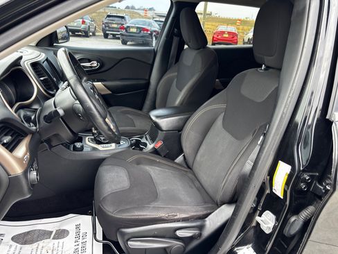 Used 2017 Jeep Cherokee Latitude image 18