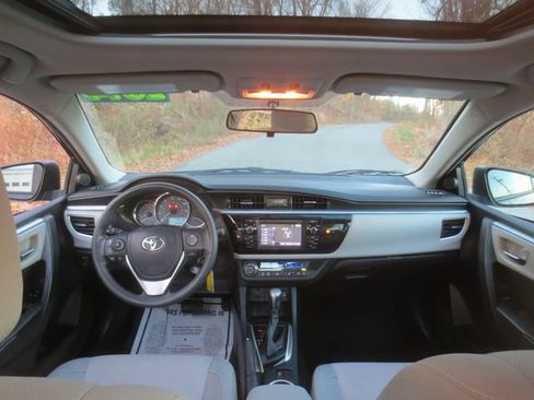 Used 2014 Toyota Corolla LE image 8
