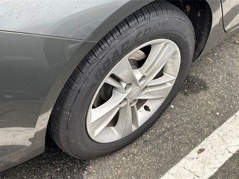 Used 2019 Buick Regal Preferred w/ Sights and Sounds Package image 7