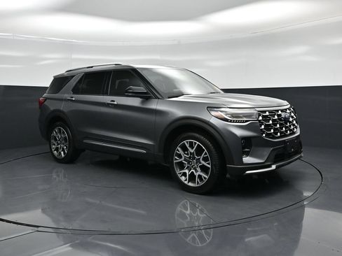 Certified 2025 Ford Explorer Platinum w/ Ultimate Package AWD/4WD image 27