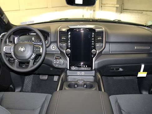 New 2026 RAM 1500 4x4 Crew Cab image 9