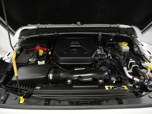 Used 2022 Jeep Wrangler Unlimited Sport AWD/4WD image 9