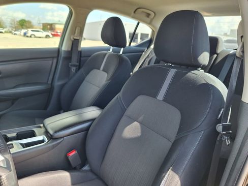 Used 2022 Nissan Sentra SV w/ All-Weather Package FWD image 11