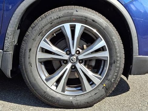 Certified 2019 Nissan Rogue SV w/ Sun & Sound Touring Package AWD/4WD image 8