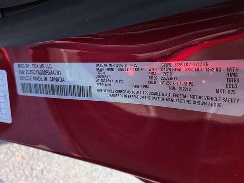 Used 2025 Chrysler Pacifica Select image 13