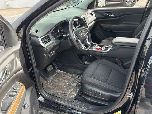 Certified 2023 GMC Acadia SLE w/ Driver Convenience Package image 2