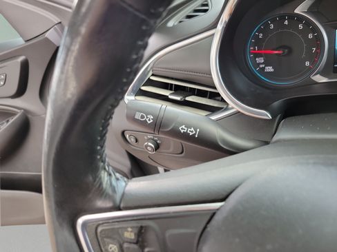 Used 2018 Chevrolet Malibu LT w/ Leather Package FWD image 24