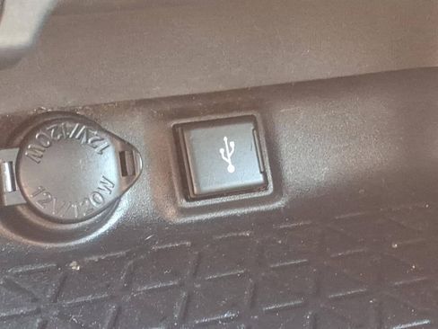 Used 2021 Toyota RAV4 LE AWD/4WD image 21
