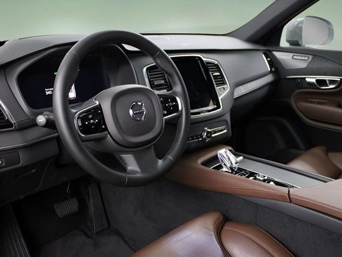 Certified 2024 Volvo XC90 B6 Ultimate w/ Protection Package Premier AWD/4WD image 18