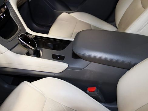 Used 2019 Cadillac XT5 Luxury image 32