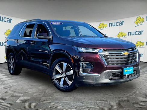 Used 2023 Chevrolet Traverse LT w/ LT Premium Package AWD/4WD image 1