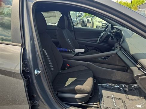 New 2025 Hyundai Elantra SEL image 24