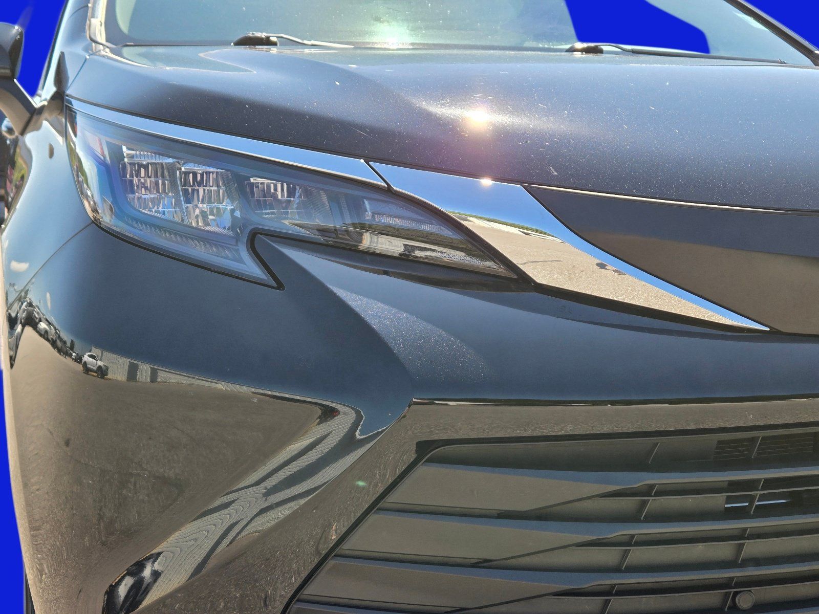 Used 2026 Toyota Sienna XLE FWD image 3