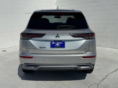 Used 2025 Mitsubishi Outlander SE FWD image 12