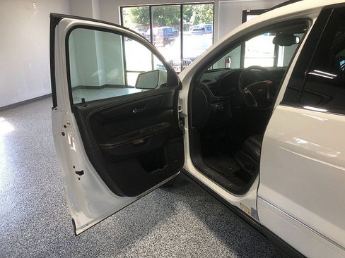Used 2014 Chevrolet Traverse LTZ AWD/4WD image 13