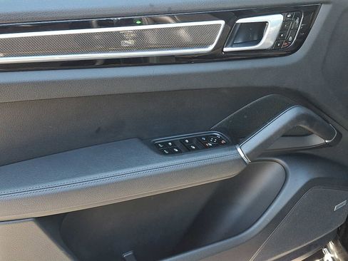 Used 2019 Porsche Cayenne S AWD/4WD image 9