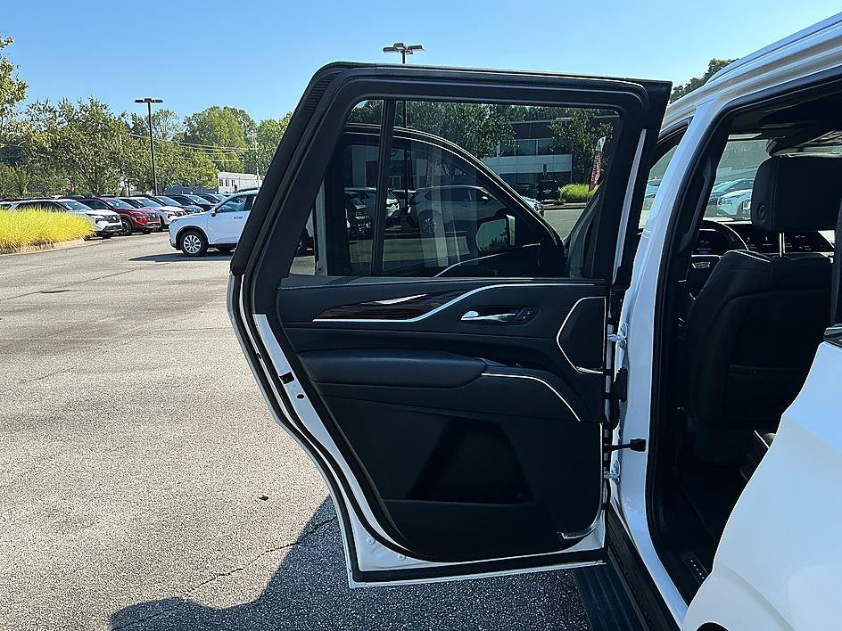 Used 2022 Cadillac Escalade Premium Luxury w/ Performance Package AWD/4WD image 23