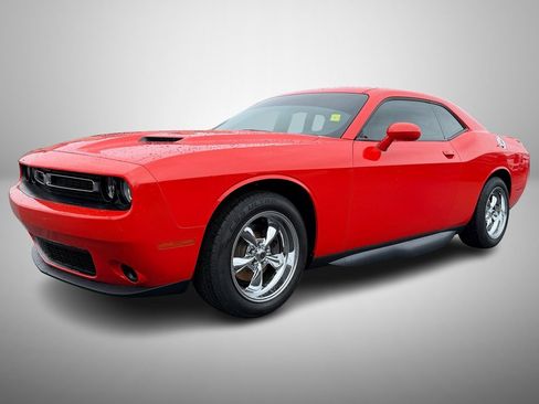 Used 2020 Dodge Challenger SXT image 2