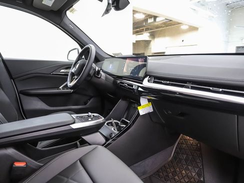 Used 2025 BMW X1 xDrive28i w/ Premium Package image 30