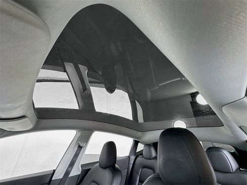 Used 2021 Tesla Model Y Long Range image 14