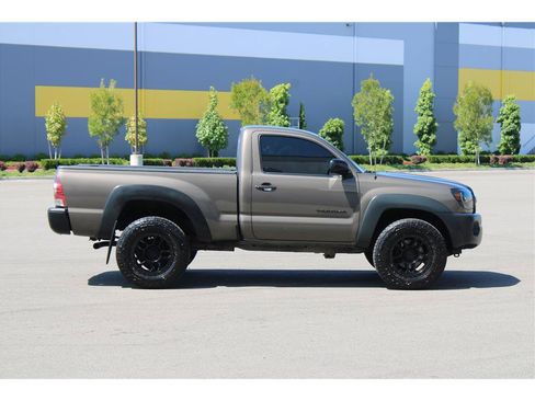Used 2011 Toyota Tacoma 4x4 Regular Cab image 4