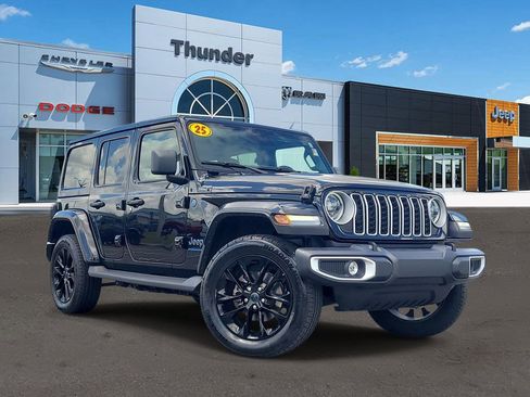 Certified 2025 Jeep Wrangler Unlimited Sahara AWD/4WD image 1