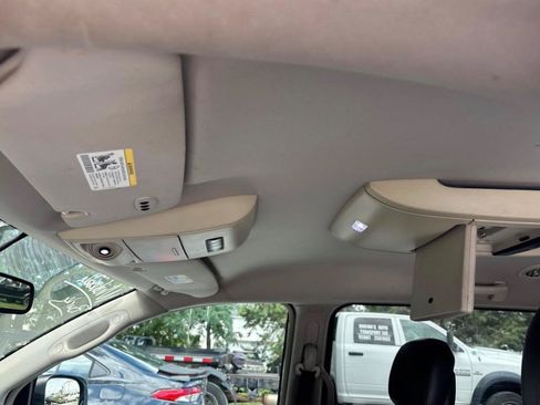 Used 2012 Chrysler Town & Country Touring w/ Entertainment Group #1 FWD image 20