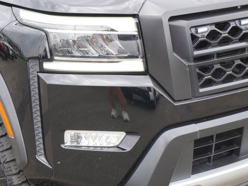 Used 2022 Nissan Frontier PRO-4X AWD/4WD image 3